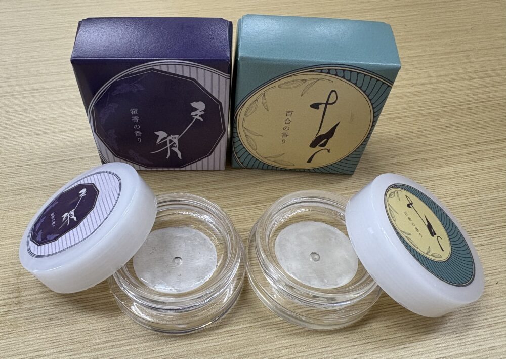 練香水　百合の香り／霍香の香り